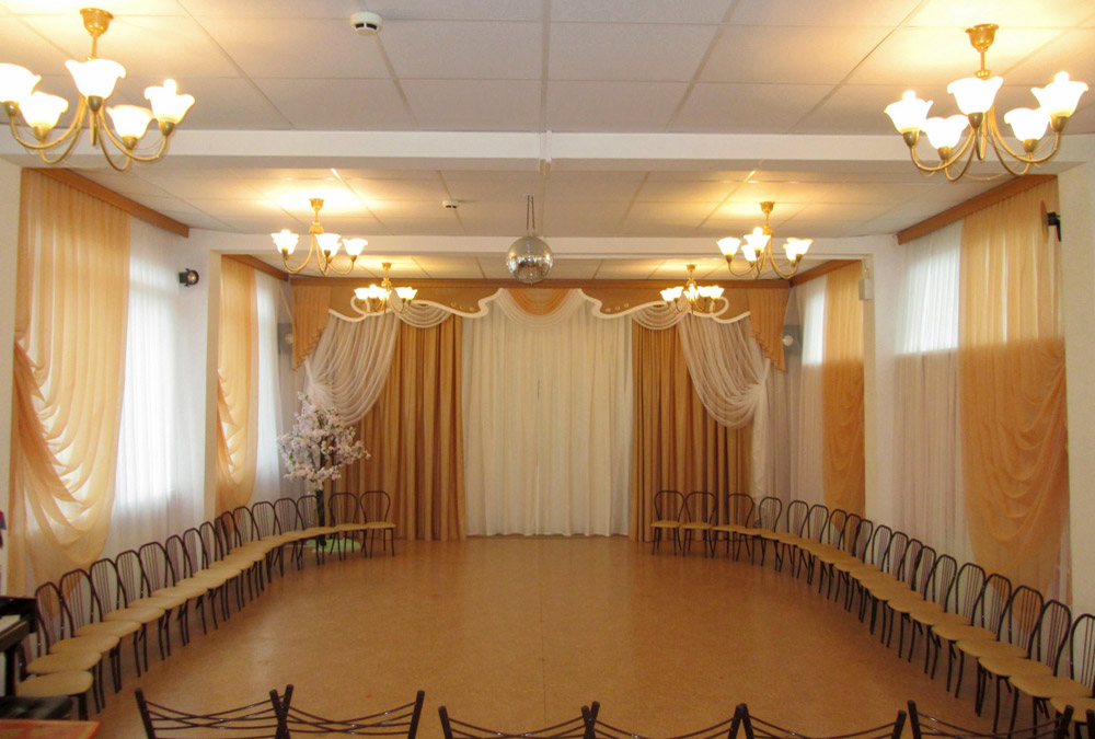 Шторы для детского сада, школы (фото), шторы в музыкальный зал, актовый зал.